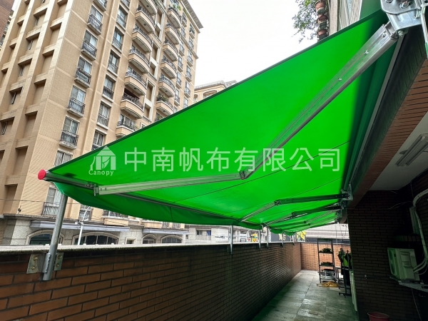 中平派出所-伸縮遮雨棚